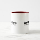 Verwirren Sie einen Liberalen Zweifarbige Tasse (Mittel)