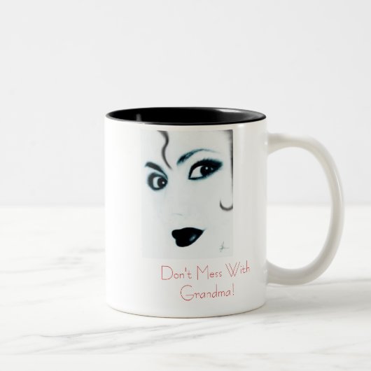Verwirren Sie nicht mit Großmutter! Zweifarbige Tasse (Rechts)