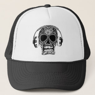 Verwirrter Schädel mit Truckerkappe