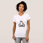 Verwirrter süßer Pinguin auf der Rolltreppe stehen T-Shirt (Vorne ganz)