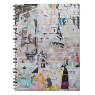 Verwitterter Backstein: Urbane Posterwand. Notizblock