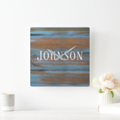 verwittertes Holz mit Familiennamen Quadratische Wanduhr (Zuhause)