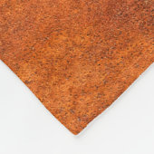 Verwittertes Rostmetall: orange-rote Textur. Fleecedecke (Ecke)