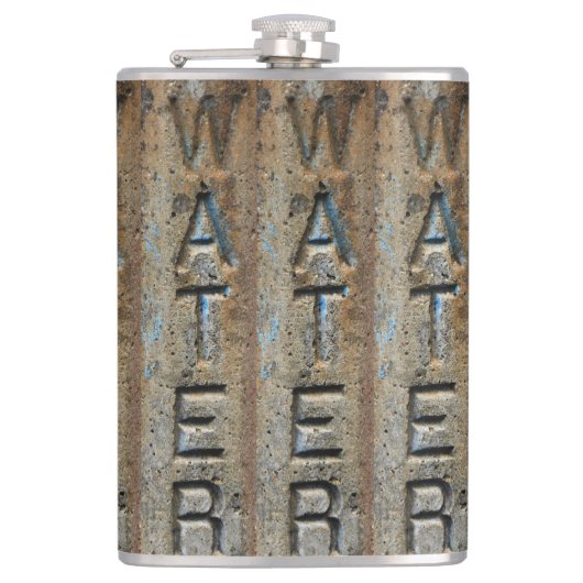 Verwittertes "Wasser"  Flachmann (Vorderseite)