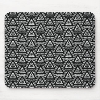 Verwobene Dreiecke v2 Mousepad