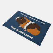 verwöhnte Guinea Schwein Personalisiert Fußmatte (Schrägansicht)