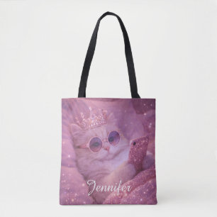Verwöhnte Prinzessinnenkatze schreibt Nachrichten Tasche