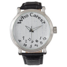 verworrene Zahlen auf weißem Holz Armbanduhr