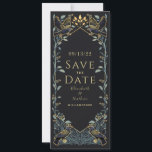 Verzauberte Gothic Raven Wedding Save the Date Einladung<br><div class="desc">Elegantes und gotisches Hochzeitsdesign mit Raben und Blattwerk. Matching Items in unserem Shop für ein komplettes Party Thema. Für weitere Fragen kontaktieren Sie uns bitte unter ThePaperieGarden@gmail.com.</div>