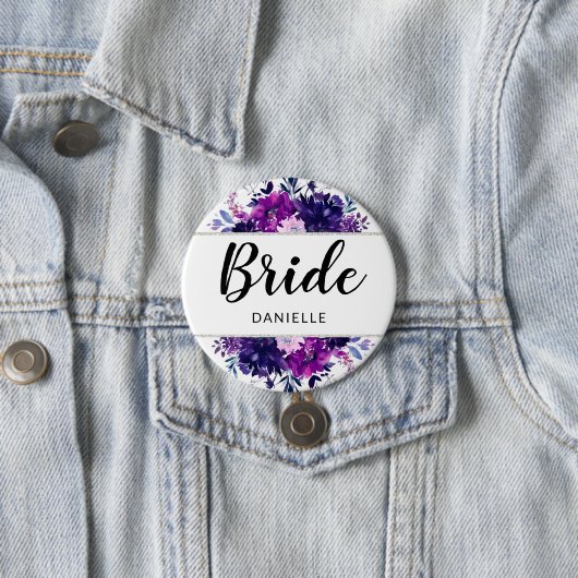 Verzauberte Lila Rahmenbrücke mit Blumen Mit Monog Button (Beispiel)