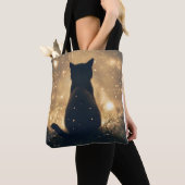 Verzauberte schwarze Katze mit Feuerwerk Tasche (Von Nahem)