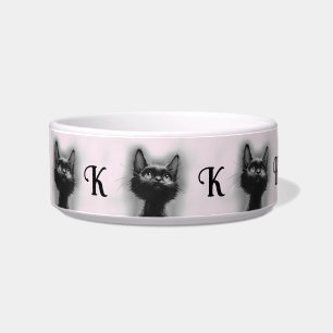 Verzauberte schwarze Katze mit initialisierter Ros Napf