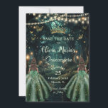 Verzauberter Wald Emerald Green Twins Quinceañera Save The Date<br><div class="desc">Personalisieren Sie diesen bezaubernden Quinceañera / Sweet 16 Zwillinge Geburtstag Save the Date einfach und schnell. Klicken Sie einfach auf die Schaltfläche Entwurfswerkzeuge bearbeiten, um den Text weiter zu bearbeiten, die Schriftart-Stile und die Schriftart-Farben zu ändern. Mit zwei Mädchen in smaragdgrünen Kleider gekleidet und einem verzauberten Waldhintergrund. Die Schmetterlinge, Quince...</div>