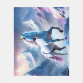 Verzaubertes Einhorn in einem Snowy Fantasy Poster Fleecedecke (Vorderseite)