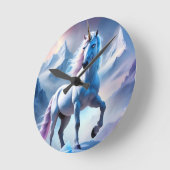 Verzaubertes Einhorn in einer verschneiten Fantasi Runde Wanduhr (Winkel)