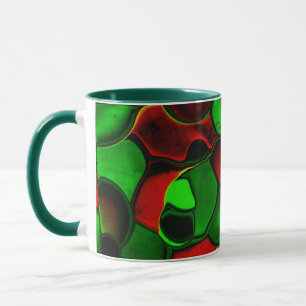 Verzerrte und seltsame Formen, rot und grün Tasse