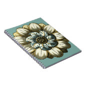 Verzierte Blumenmedaille über hellblauen Hintergru Notizblock (Rechte Seite)