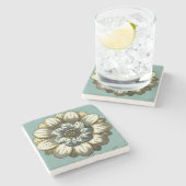 Verzierte Blumenmedaille über hellblauen Hintergru Steinuntersetzer (Seitenansicht)