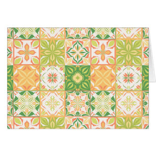 Verzierte Fliesen in grün und gelb