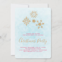 Verzierte Goldene Schneeflocken auf blau, festlich Einladung