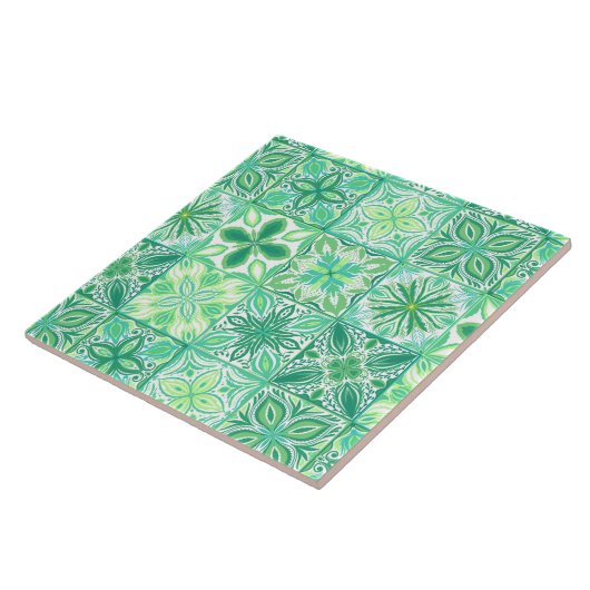 Verzierte grüne und weiße Fliesen (Seite)