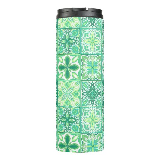 Verzierte grüne und weiße Fliesen Thermosbecher (Rückseite)