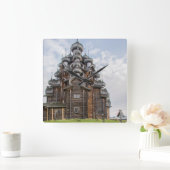 Verzierte Holzkirche, Russland Quadratische Wanduhr (Zuhause)
