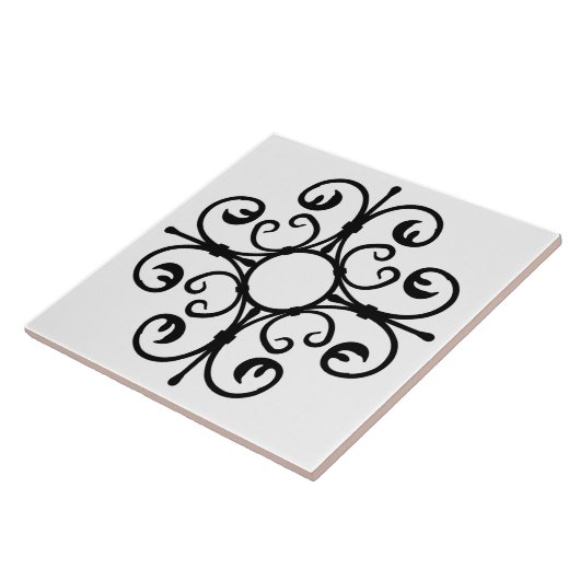 Verzierte Ironarbeit im Schwarzen Tile Fliese (Seite)