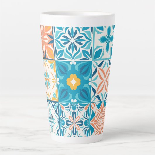 Verzierte Kacheln in Blau und Orange Milchtasse (Vorderseite)