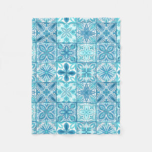 Verzierte Kacheln in Blau und Weiß Fleecedecke