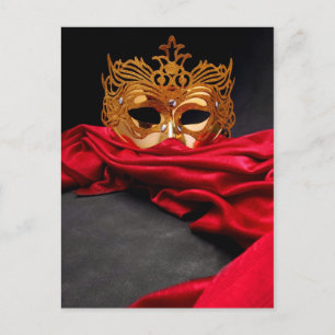 Verzierte Maske für Masquerade auf rotem Samt Postkarte