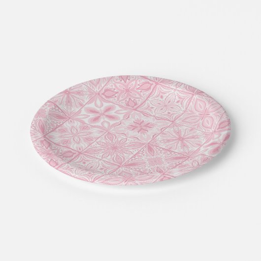 Verzierte rosa Fliesen Pappteller (Schrägansicht)