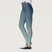 Verzierte Rose Herz auf blauen Leggings (Links)