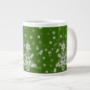 Verzierte weiße Weihnachtsbaume und Schneeflocken Jumbo-Tasse
