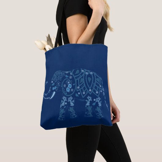 Verzierter blauer Elefant mit Muster Tasche (Von Nahem)