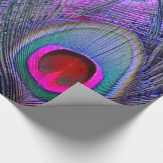 Verzierter Fuchsie-Lila Pfau versieht GESCHENKE Geschenkpapier (Ecke)