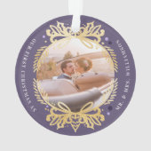 Verzierter lila Goldherr u. Frau First Christmas Ornament (Rückseite)