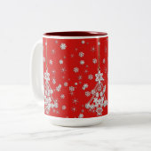 Verzierter Weihnachtsbaum & Schneeflocken Zweifarbige Tasse (Vorderseite Links)