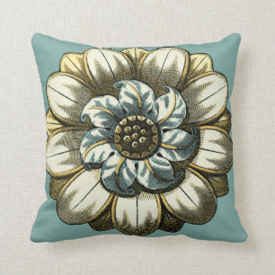 Verziertes Blumenmedaillon auf hellblauem Kissen