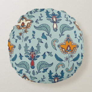 Verziertes Blumenmuster auf einem hellblauen Hinte Rundes Kissen