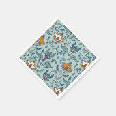 Verziertes Blumenmuster auf einem hellblauen Hinte Serviette (Ecke)