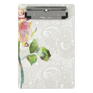 Verziertes Blumenmuster mit rosa Watercolor-Rose Mini Klemmbrett