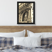 Verziertes Gebäude Leinwanddruck (Insitu (Schlafzimmer))