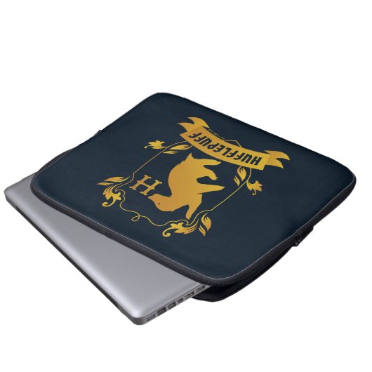 Verziertes HUFFLEPUFF™-Wappen Laptopschutzhülle (Vorne Knopf)