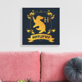 Verziertes HUFFLEPUFF™-Wappen Leinwanddruck (Insitu (Wohnzimmer))