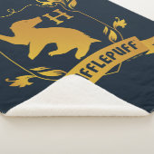 Verziertes HUFFLEPUFF™-Wappen Sherpadecke (3/4)