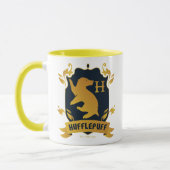 Verziertes HUFFLEPUFF™-Wappen Tasse (Links)