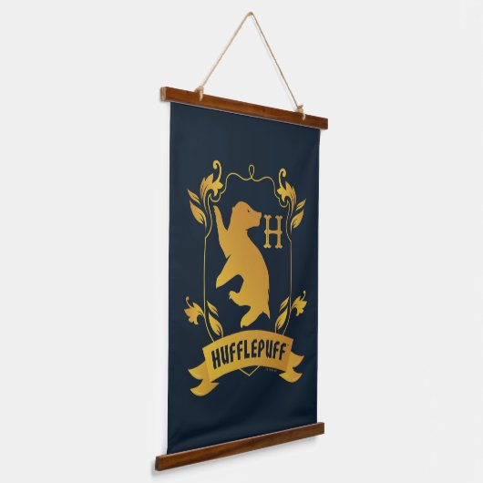 Verziertes HUFFLEPUFF™-Wappen Wandteppich Mit Holzrahmen (Gewinkelt)