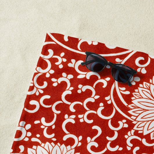 Verziertes klassisches Muster mit roter Blume Strandtuch (Beispiel)