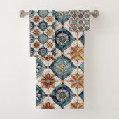 Verziertes marokkanisches Fliesenmuster#3 Blue Gol Badhandtuch Set (Insitu)